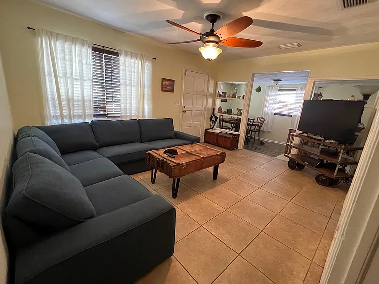 4626 W Euclid Ave — Photo 3