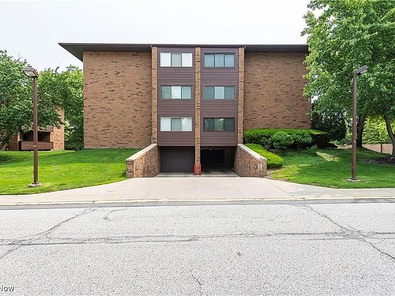 4th image of 100 Fox Hollow Dr #408B
