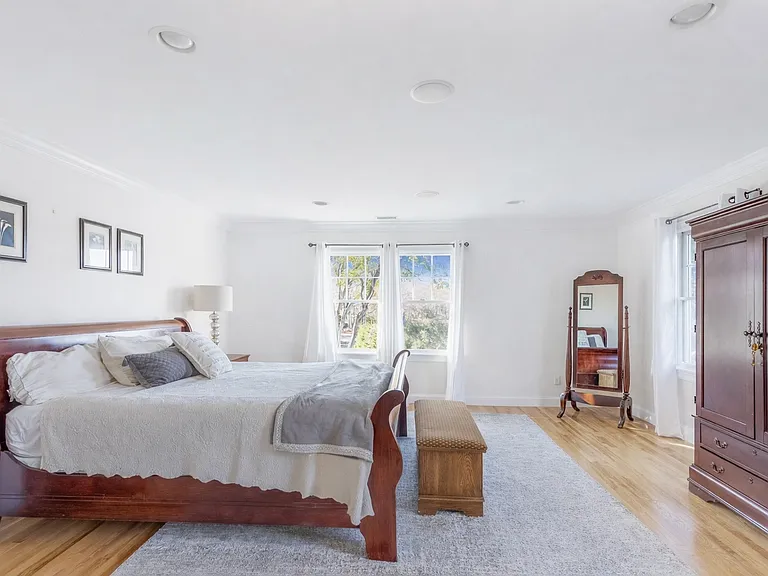 435 Luptons Point Rd — Photo 25