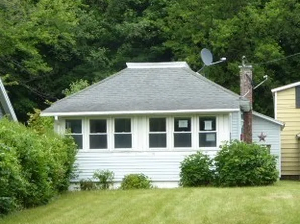 24 Country Club Ave, Adams, MA 01220