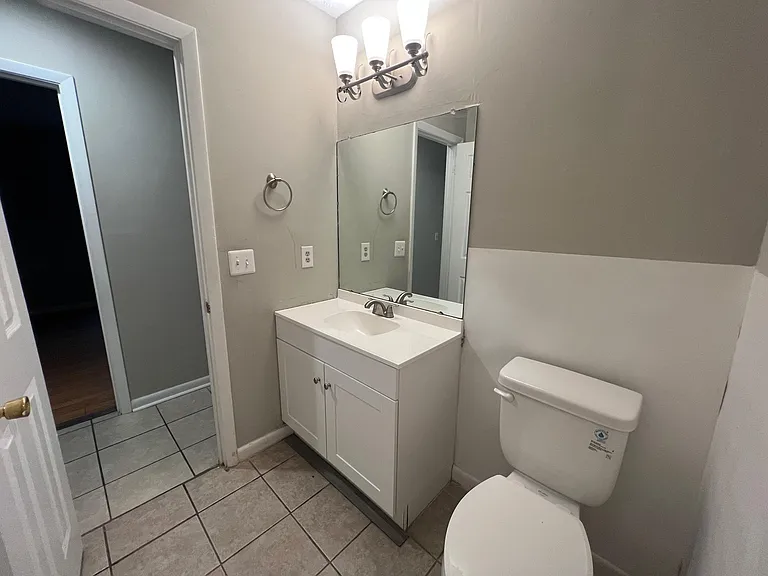812 Robin Hood Trl — Photo 17