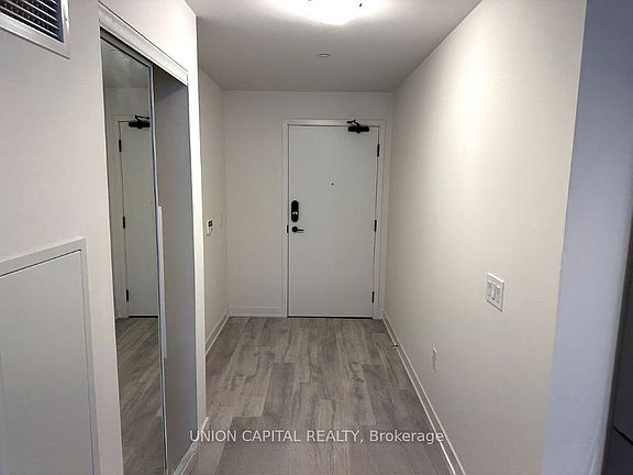5th image of 60 Princess St #831