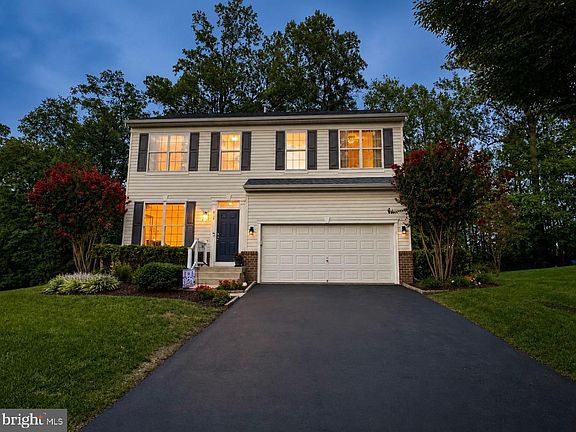 3rd image of 816 Shetland Way