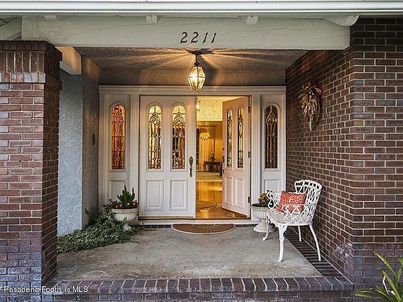 5th image of 2211 Meadowbrook Ln