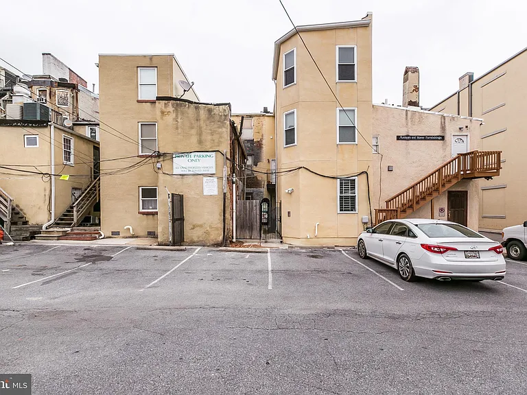 910 S Charles St #B — Photo 29