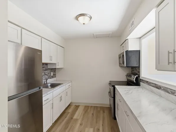 40 Greenwood Loop Rd, Brick, NJ 08724