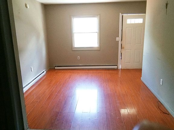 2nd image of 264 Laurel St APT 1