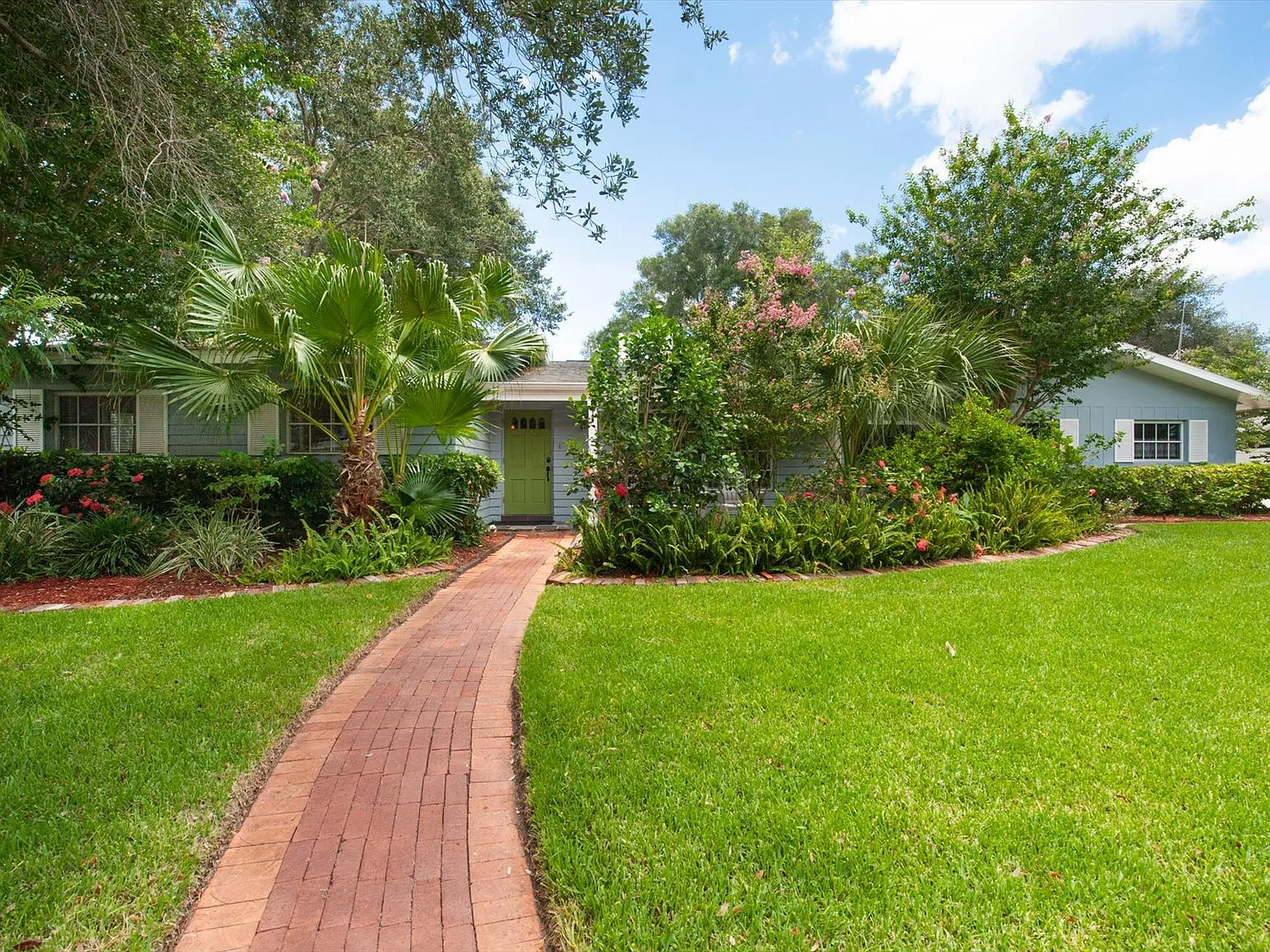 4 bed, 2768 sqft, $4,500 — Photo 2