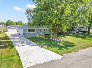 165 Magnuson Ln, Somonauk, IL 60552