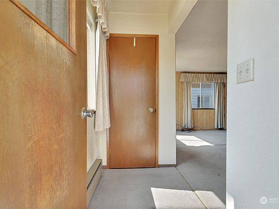 2nd image of 805 114th Street S