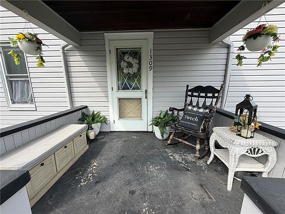 2nd image of 1309 Main St