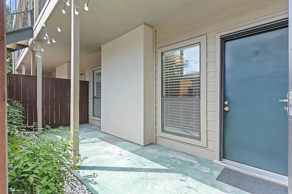 1 bed, 1.0 bath, 828 sqft, $1,300 — Photo 3