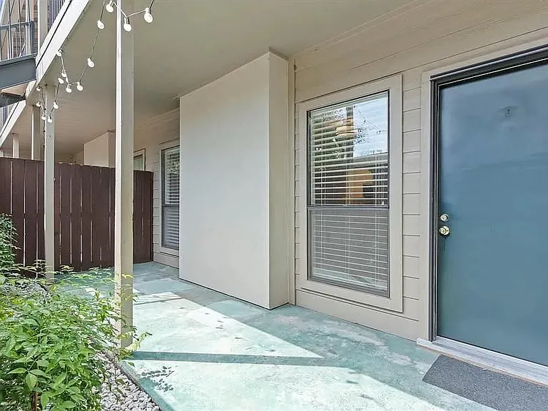 1100 Augusta Dr #3 — Photo 3