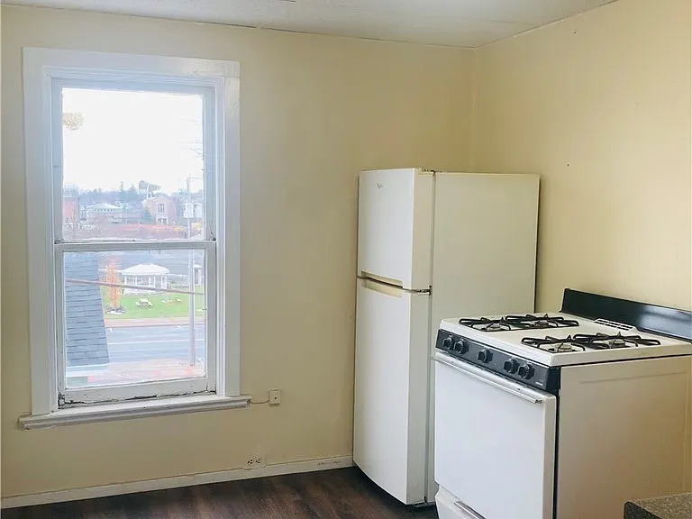 146 E 2nd St #5 — Photo 6