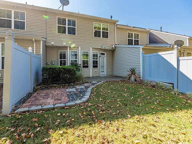 8329 Yaxley Hall Dr — Photo 13