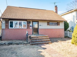 1586 Maeder Ave, Merrick, NY 11566