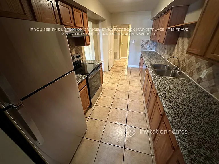 2747 N Greenfield Rd — Photo 7