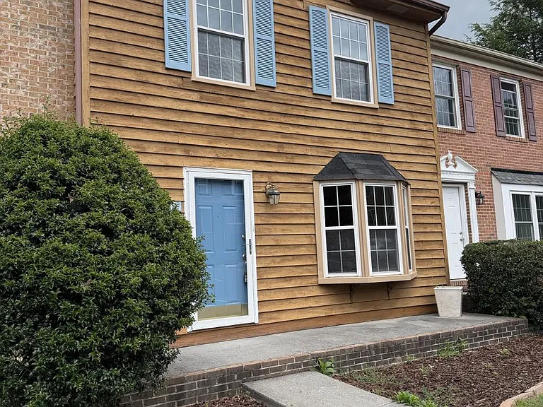 218 Tudor Dr — Photo 2