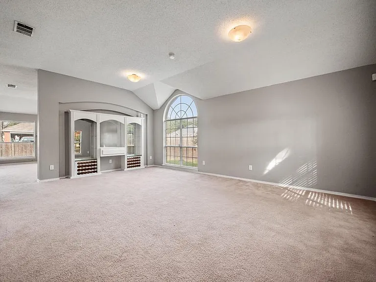7700 Glenoaks Dr — Photo 3