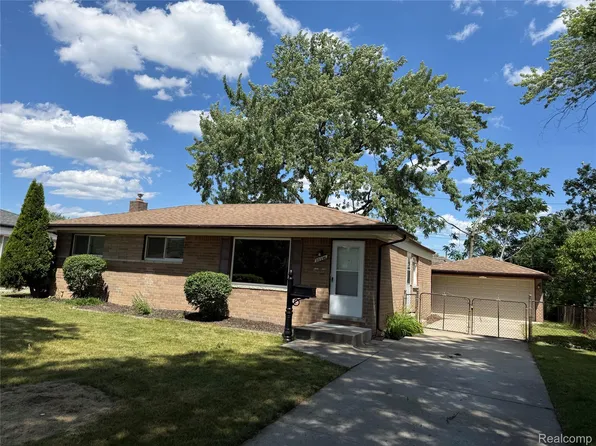 32246 Oakview Dr, Warren, MI 48092