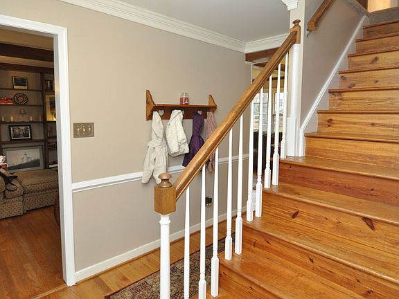 Foyer/Stairs
