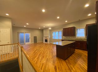 1522 W Greenleaf Ave, Chicago, IL 60626