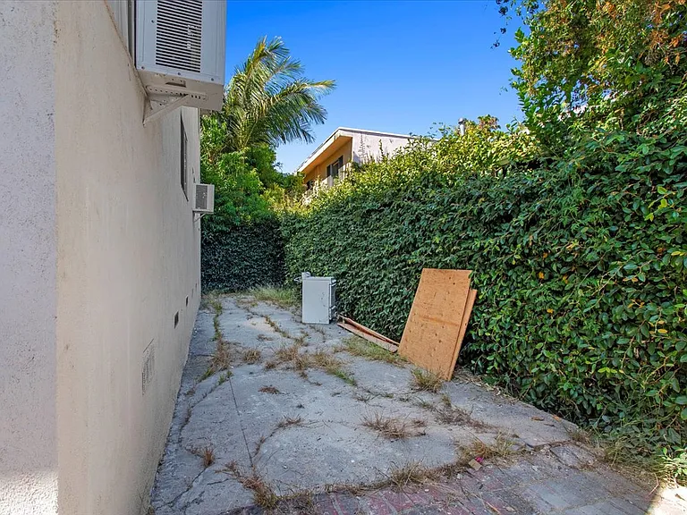 908 N San Vicente Blvd #3 — Photo 14