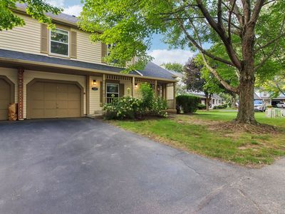 1329 Queensgreen Cir, Naperville, IL, 60563