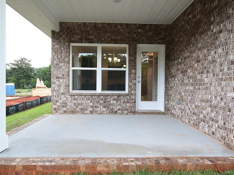 416 Pemberton Ln — Photo 2