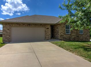 1663 N Pigeon Rd, Nixa, MO 65714