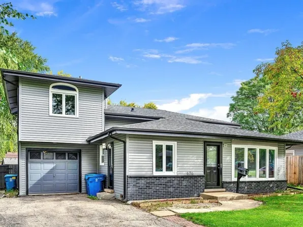 626 W Lake Manor Dr, Addison, IL 60101