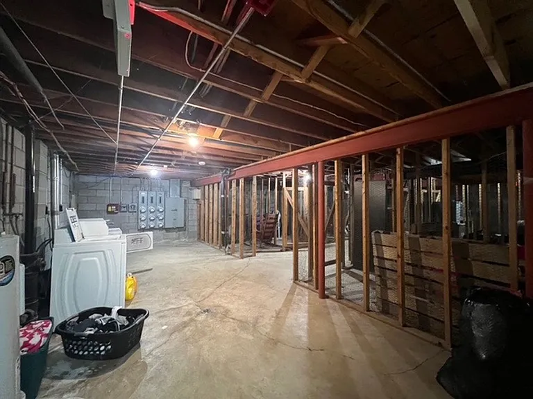 909 Genrich St — Photo 16