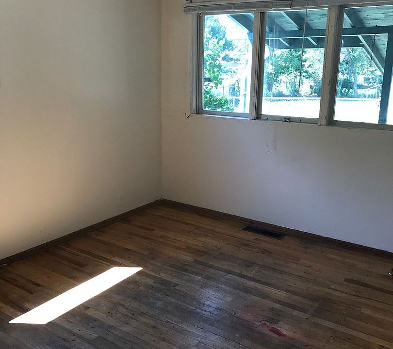 2nd image of 1833 Broadview Pl