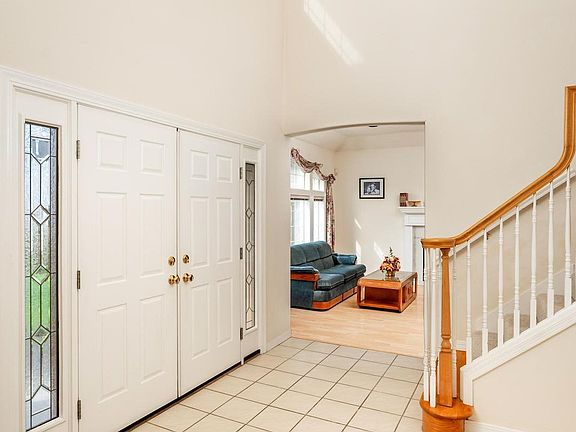 2nd image of 575 NW Blueridge Ct