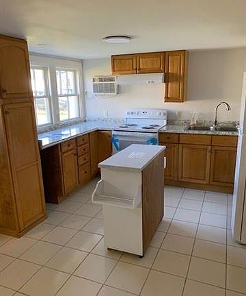 3rd image of 807 Whitney Ave Unit 1