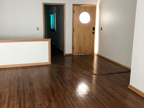 4th image of 633 Eldon Dr