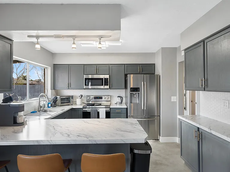 825 W Hermosa Dr — Photo 22