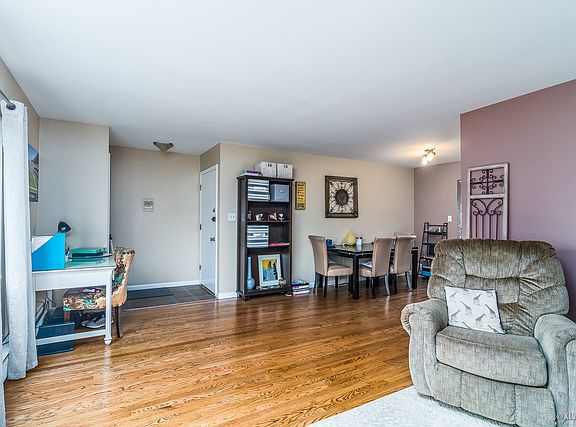 4th image of 3445 W Bryn Mawr Ave APT 2W