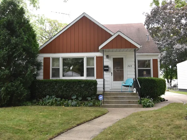 203 N Martin Ave, Waukegan, IL 60085