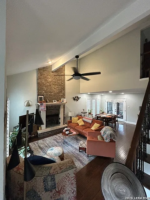 3 bed, 2.0 bath, 1580 sqft, $2,000 — Photo 2
