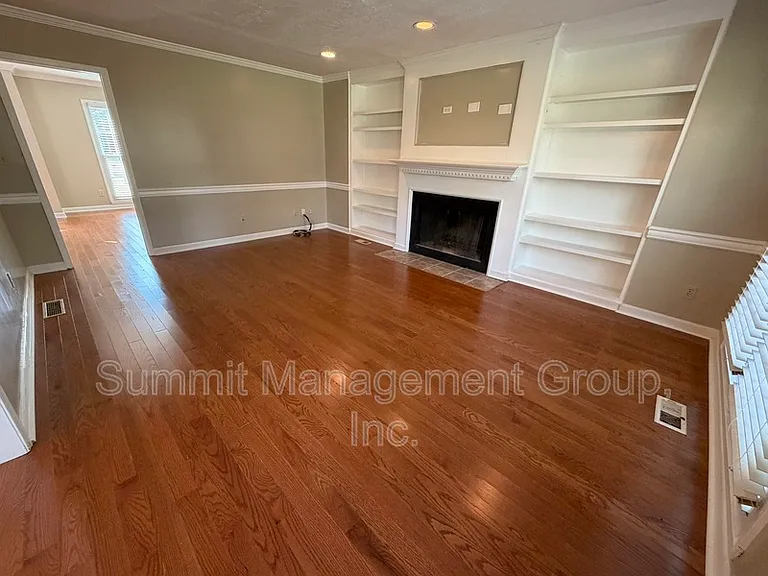 1611 Ellington Rd SE — Photo 10