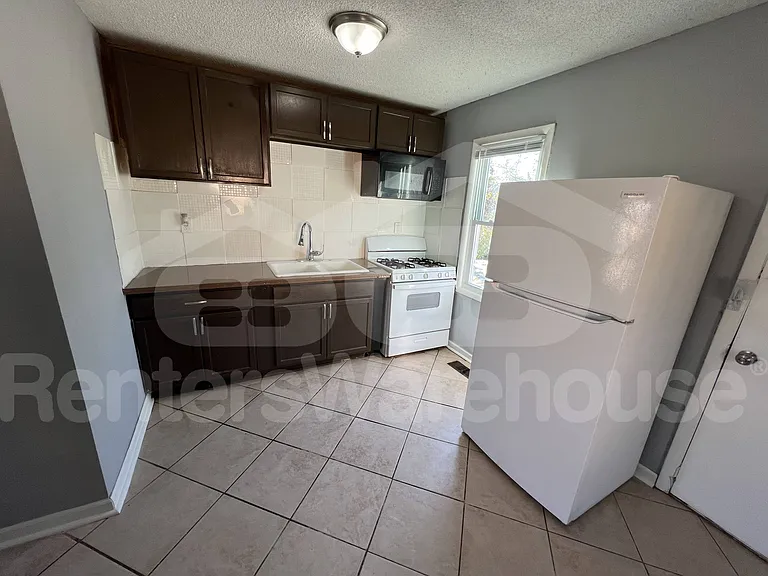 3736 Cypress Ave — Photo 3