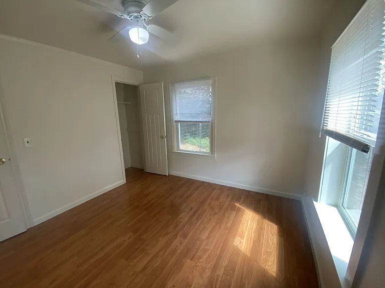 310 SE Gregory Dr — Photo 13