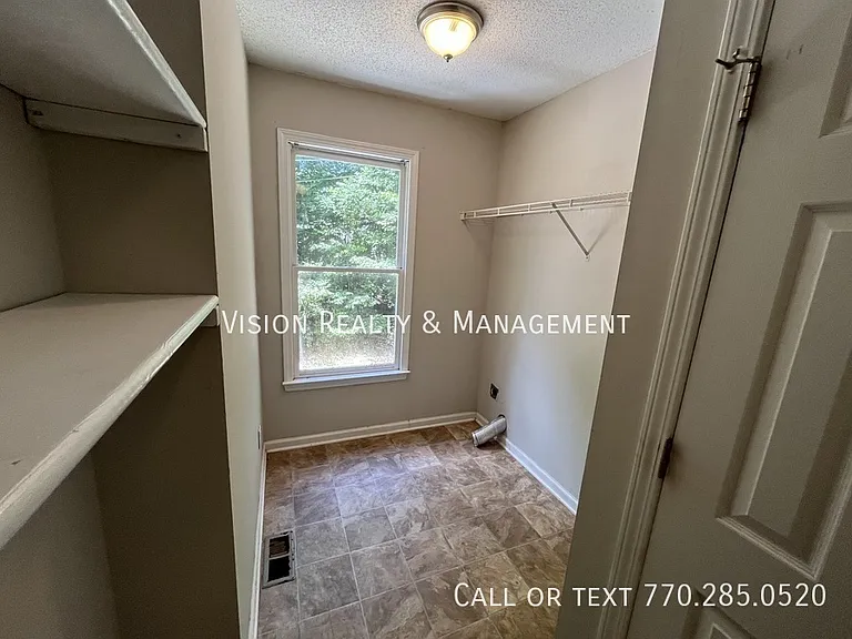 208 Wesley Chapel Rd — Photo 13