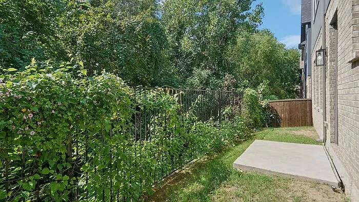3 bed, 2.5 bath, 2213 sqft, $3,145 — Photo 4
