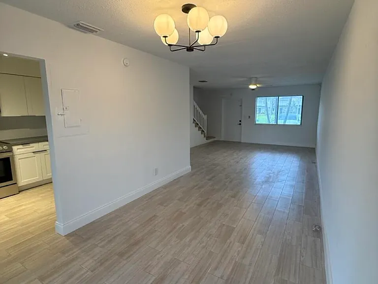 3104 Poolside Dr — Photo 9