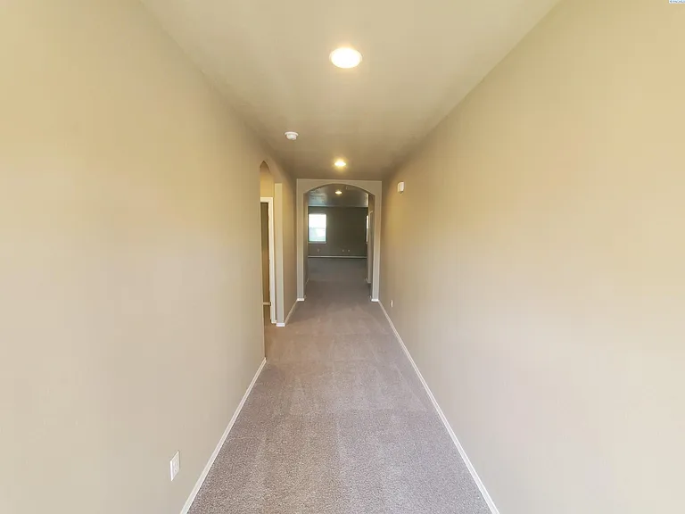 513 Jordan Ln — Photo 4