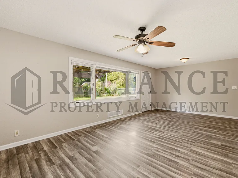 9923 W Binter Ln — Photo 21