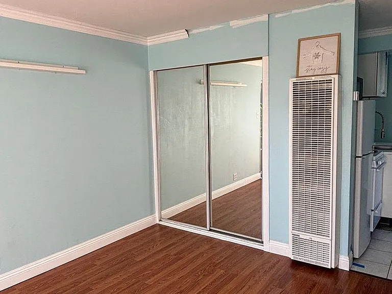 2832 Charlemagne Ave — Photo 4