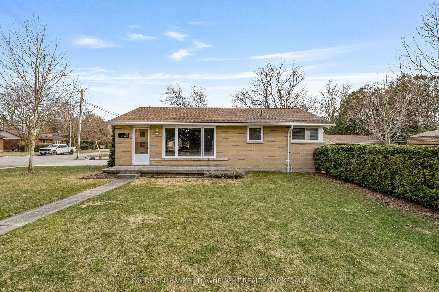 105 Wellington St W photo 1